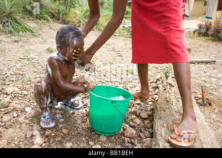 How To Bathe A Newborn Baby In Ghana