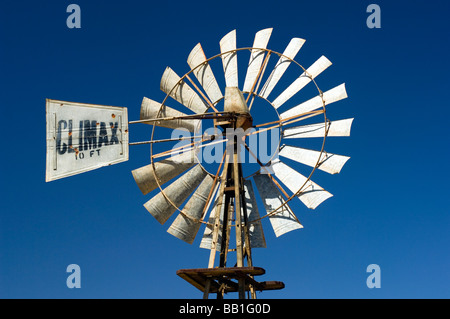 Windmill in the Klein Karoo along the R62 between Oudtshoorn and Ladismith. Western Cape, South Africa. Stock Photo
