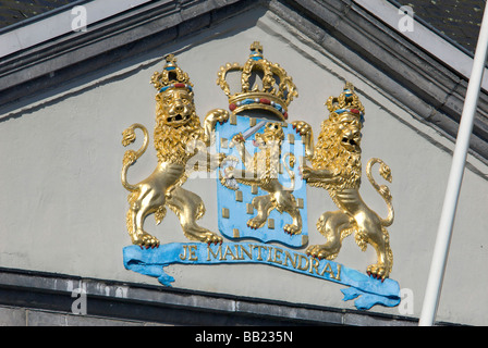 Europe, Netherlands, Limburg, Maastricht, Coat of Arms of the Netherlands, I will endure on the Guard House in the main square Stock Photo