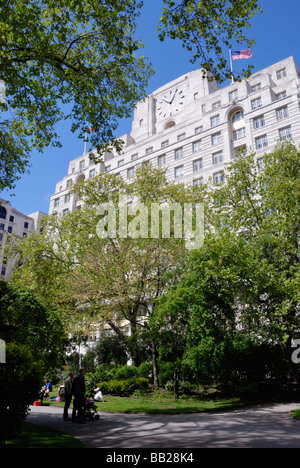 Victoria Embankment Gardens and Shell Mex House or also known as 80 ...