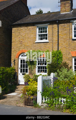 Letchmore Heath , Hertfordshire , Landor Cottages , typical English cottage & gardens with plaque Remember over arched door Stock Photo