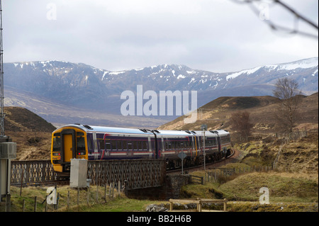 Local Scotrail train on the Inverness to Kyle of Lochalsh Line, Scottish Highlands, leaving Achnasheen Station Stock Photo