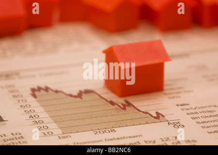 image of the FT with a downward graph and monopoly house depicting the fall in the UK housing market Stock Photo