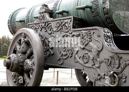 Russia, Moscow, The Kremlin. 14th century bronze Czar Cannon, weighing almost 40 tons. Stock Photo