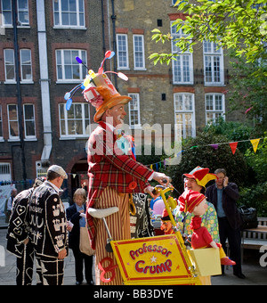 Professor Crump in the grounds of St Pauls Church in Covent Garden in London.  Photo by Gordon Scammell Stock Photo