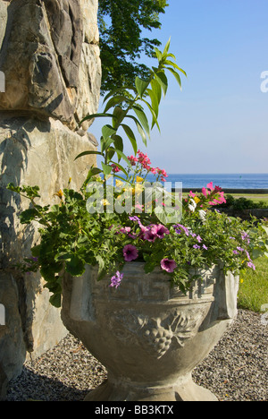 USA, New England, Maine, Kennebunkport, stone urn with flowers at St. Anne's Episcopal church Stock Photo