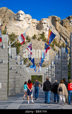 USA, South Dakota. Visitors enter Grand View Terrace with Mount Rushmore National Memorial in background. Stock Photo