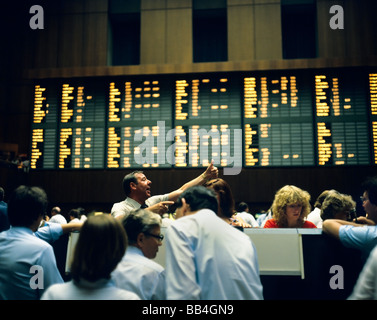 STOCK BROKER RAISING ARM, THUMB UP, TRADING ROOM , STOCK EXCHANGE FLOOR, FRANKFURT, GERMANY, EUROPE Stock Photo