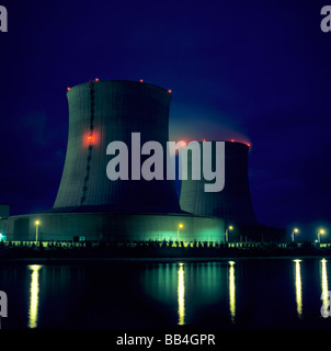 Nuclear power plant Saint-Laurent-des-Eaux at night, Nouan, Loir-et-Cher, France, Europe Stock Photo
