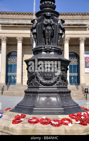 City Hall and Cenotaph, Barker's Pool, Sheffield, South Yorkshire, England, United Kingdom Stock Photo