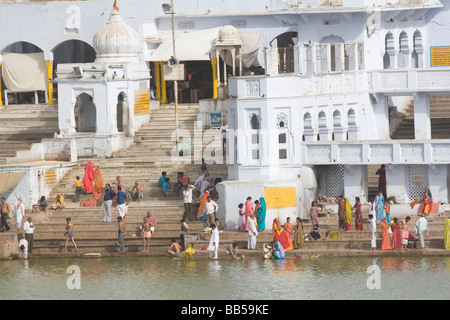 India Rajasthan Pushkar people on the shore of the holy Brahman lake Stock Photo