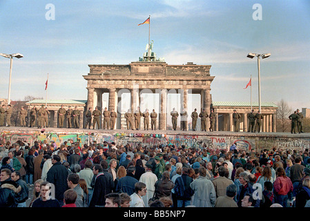 Crowds in front of Berlin Wall and Brandenburg Gate in 1989, Berlin, Germany Stock Photo