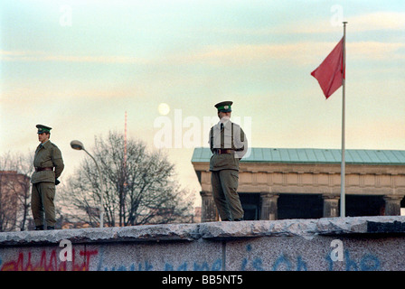 NVA soldiers on the Berlin Wall in 1989, Berlin, Germany Stock Photo