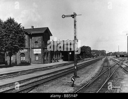 transport / transportation, railway, station, Germany, Bremen, Burglesum station, exterior view, Deutsche Reichsbahn public relations, circa 1930, Stock Photo