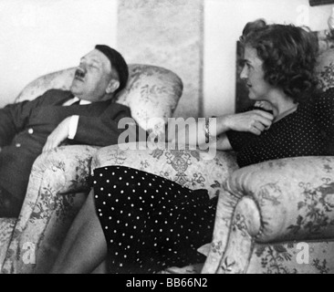 Hitler, Adolf, 20.4.1889 - 30.4.1945, German politician (NSDAP) Chancellor since 30.1.1933, private, together with Eva Braun at Berghof, Obersalzberg, 1940s, National Socialism, Stock Photo