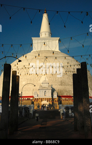 Anuradhapura - Sri Lanka, Ratnamala Stupa (Ruwanwelisaya) also known as the Great Stupa was build by king Dutthagamani in 2nd C. Stock Photo