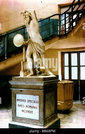 Archimedes, circa 285 - 212 BC, Greek scientist (mathematician and physicist), statue in Syracus, looking at Roman fleet, , Stock Photo