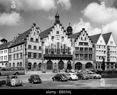 geography / travel, Germany, Frankfurt am Main, squares, Roemerberg, Roemer with Lady Justice Fountain, circa 1953, Hesse, Europe, 20th century, street scene, street scenes, pedestrian, pedestrians, passer-by, passerby, passers-by, transport, transportation, road traffic, cars, car, Volkswagen, VW beetle, Opel Kapitaen 50, bus, buses, busses, motor coach, coach, coaches, nationality signs Saarland, Renault 4CV, 50s, 1950s, fountain, fountains, Lady Justice, fountain of justice, parking spot, parking spaces, parking spots, parkings, in a parking space, find a pl, Stock Photo