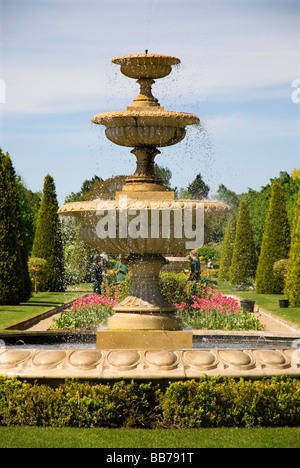 Fountain in Avenue Gardens in The Regent's Park, London England UK Stock Photo