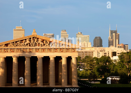 Parthenon replica with modern buildings of Nashville Tennessee in the background, USA Stock Photo