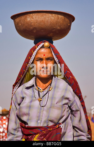 Indian worker wearing traditional clothing, North India, India, Asia Stock Photo