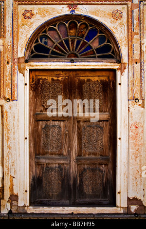 Door, old merchant's palace, Manesar, Mandawa, Rajasthan, North India, India, Asia Stock Photo