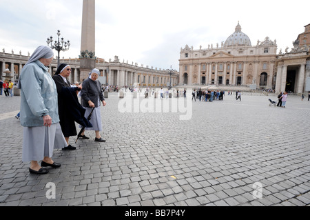 Nuns walking in St Peters Square in front of The Vatican, Rome, Italy Stock Photo