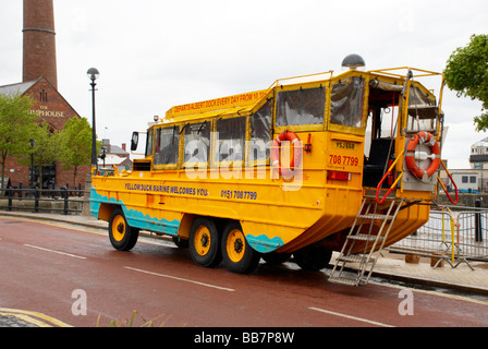 the wacker quacker 2. tourist boat / bus at the albert