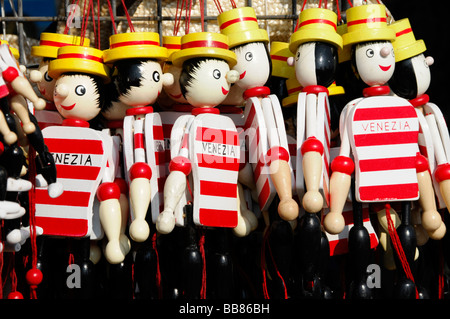 jouet lapin sur chromey isolé objet drôle écran vert Photo Stock - Alamy