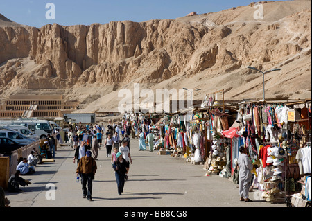 Bazaar with tourists in front of Hatshepsut Mortuary Temple, West Thebes, Luxor, Egypt, Africa Stock Photo