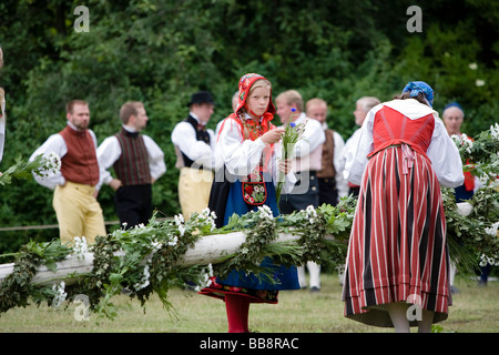 Dancing round the Maypole at Midsummer (Sweden Stock Photo - Alamy