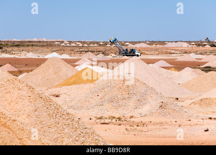 Piles of dirt dug from the many mines shafts in the Coober Pedy opal fields.  Coober Pedy, South Australia, AUSTRALIA Stock Photo