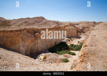 An open cut mine in the Coober Pedy opal fields. Coober Pedy, South Australia, AUSTRALIA Stock Photo