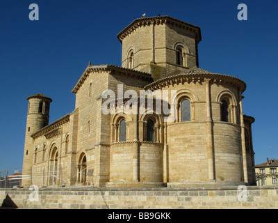 Iglesia romanica, Romanesque church of San Martin in FROMISTA Tierra de Campos area, Palencia province, SPAIN - WAY OF ST JAMES Stock Photo