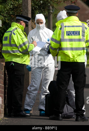 Forensic Officers from the Hertfordshire and Bedforshire Forensic Specialist Units arrive at the scene of a triple homicide Stock Photo