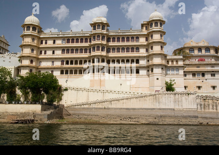 India Rajasthan Udaipur A boat ride in lake Pichola The city palace Stock Photo