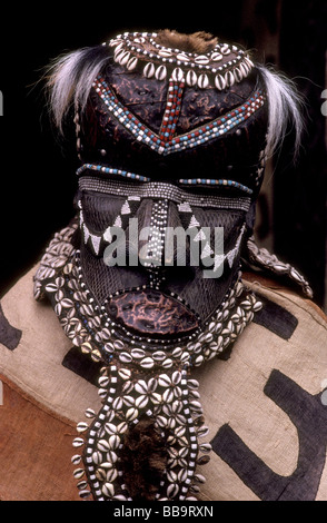 bushoong mask northmead market lusaka zambia Stock Photo - Alamy