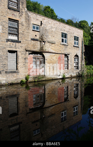 A disused cotton mill on the Rochdale Canal near Sowerby Bridge in West Yorkshire Stock Photo