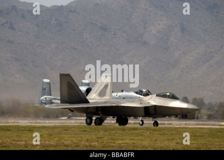 An F-22 'Raptor' performs manuevers Stock Photo
