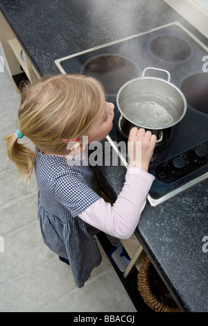 Boiling pot hi-res stock photography and images - Alamy