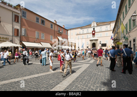 Crowds disperse after listening to Pope Benedict XVI's traditional Sunday address, Castel Gandolfo, Lazio, Italy Stock Photo