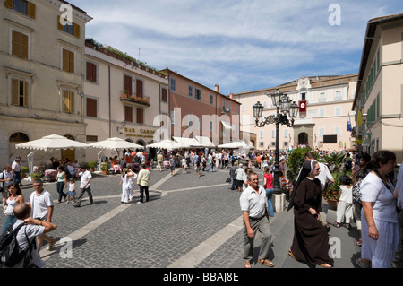 Crowds disperse after listening to Pope Benedict XVI's traditional Sunday address, Castel Gandolfo, Lazio, Italy Stock Photo