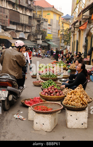 Fruits and vegetables market behide Dong Xuan market, Old Quarter, Hanoi, vietnam. Stock Photo