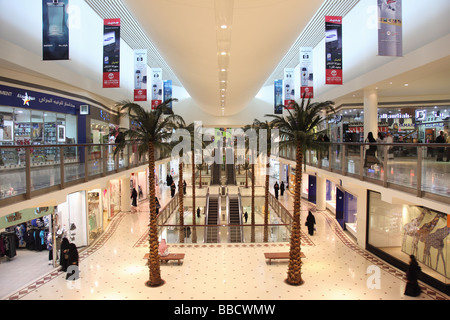 Women in shopping mall Riyadh Saudi Arabia Stock Photo