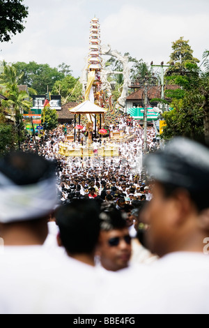 A Hindu funeral procession in Ubud, Bali, Indonesia. Stock Photo