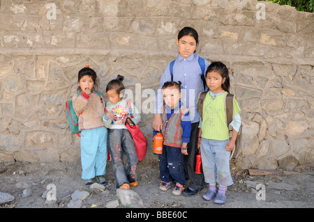 Ladakhi pupils on their way to school, Leh, Ladakh, North India, Himalaya Stock Photo