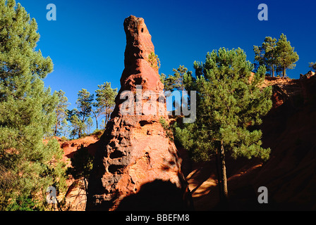 France, Provence-Alpes-Cote d’Azur, Vaucluse, Le Sentier des Ocres or Ochre Footpath, rock pinnacle in the Needle Cirque area. Stock Photo