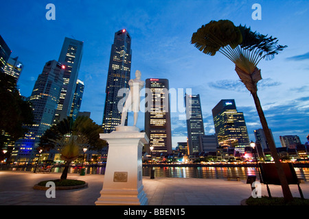Skyline of Singapur Raffles Statue South East Asia twilight Singapore Stock Photo