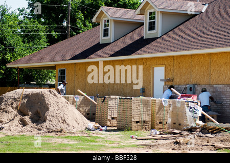 Two workmen laying bricks on a new home in Oklahoma City, Oklahoma, USA. Stock Photo