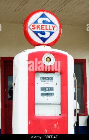 an old Skelly Gas Station in Skellytown Stock Photo